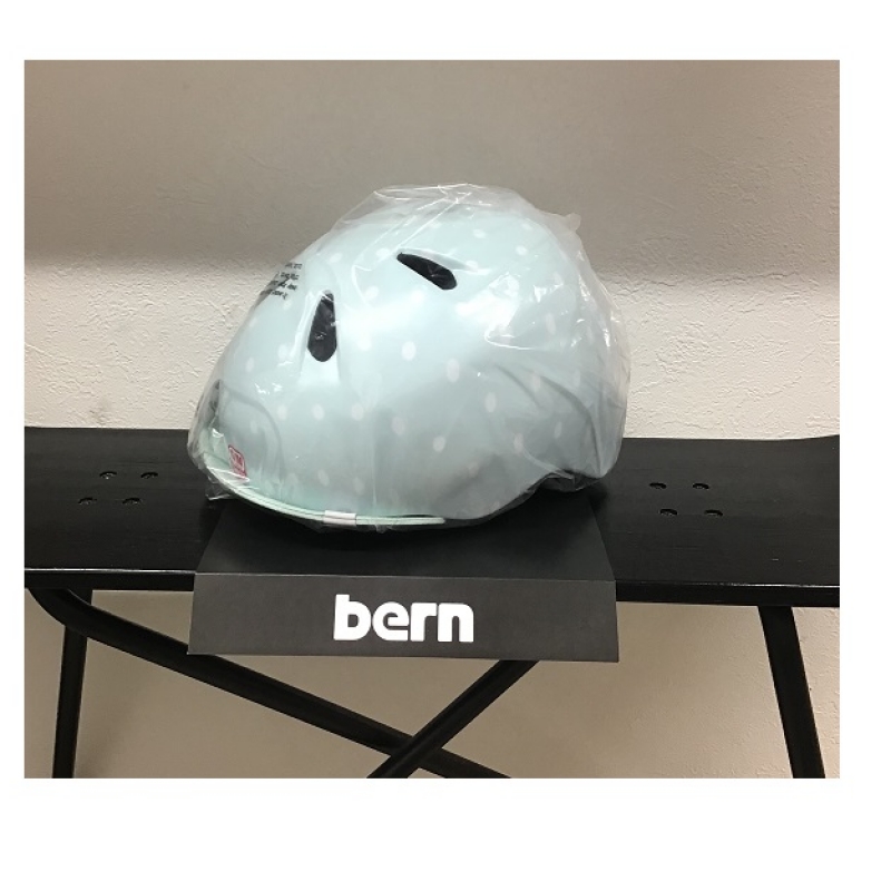 bern バーン ヘルメット Nina Satin Seaglass Polka Dot ニーナ キッズ 子供用 自転車 スノーボード スケボー スケートボード BMX バイザー bern ヘルメットNINA：XS⁄Sサイズ(48〜51.5cm) S⁄Mサイズ(51.5〜54.5cm)